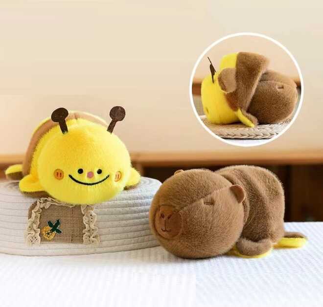 М`яка іграшка M 18462 (300) 2в1, "Бджілка-капібара", двостороння, вивернушка, довжина 20.5 см