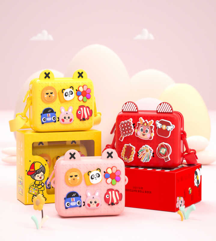 Сумочка C 69174 (60) 3 кольори, розмір - 18х6.5х13.5 см, гумова, ремінець, застібка, прикраси,  в коробці, ВИДАЄТЬСЯ ТІЛЬКИ МІКС ВИДІВ