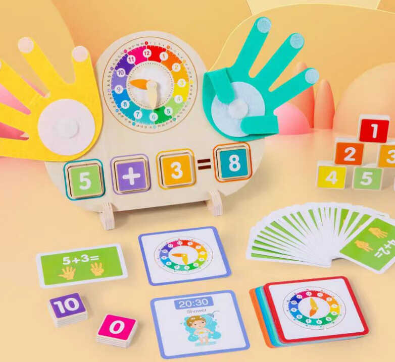 Математична дошка C 75292 (40) двосторонні кубики з цифрами, годинник із рухомими стрілками, картки із прикладами та розпорядком дня англійською, долоні з липучками, в коробці