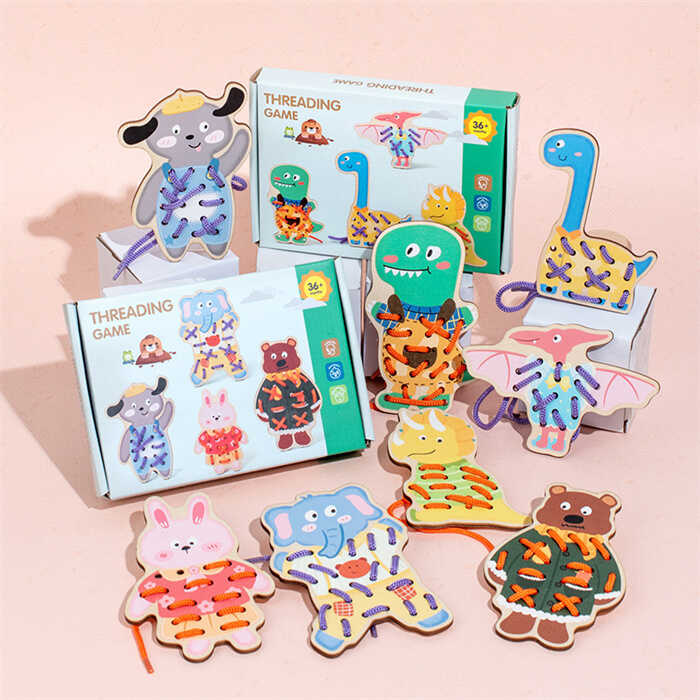 Шнурівка дерев'яна С 74564 (108) 4 дерев'яні тваринки з отворами, середня висота 14 см, кольорові шнурки, в коробці