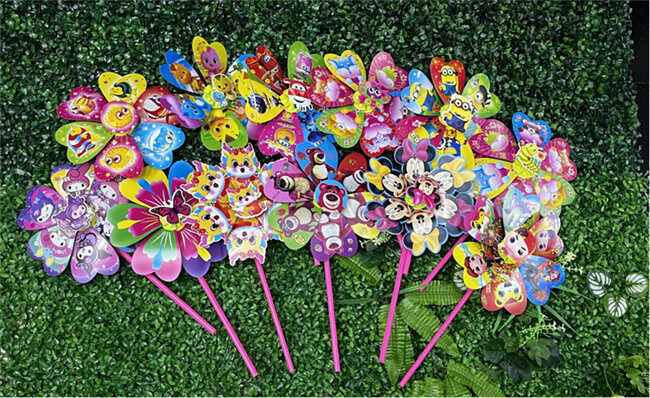 Вітрячок C 70497 (300) ЦІНА ЗА 2 ШТУКИ, “Герої”, висота - 40 см, ВИДАЄТЬСЯ МІКС ВИДІВ, у пакеті